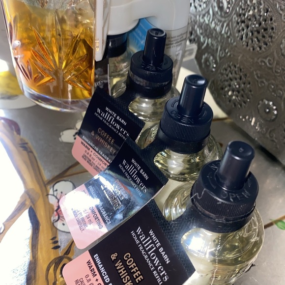 Bath and Bodyworks Wallflower plug 🔌 in and refills of Coffee and Whiskey 🥃 - Picture 3 of 7